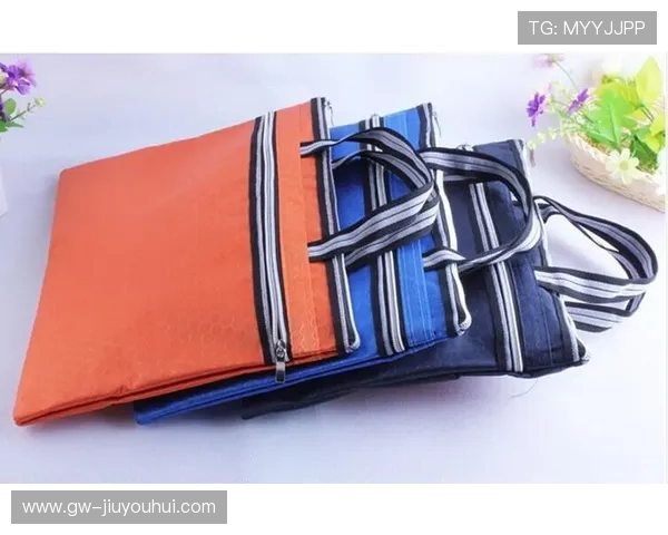 便捷实用的足球装备包双肩拉链设计提升运动员训练与比赛体验